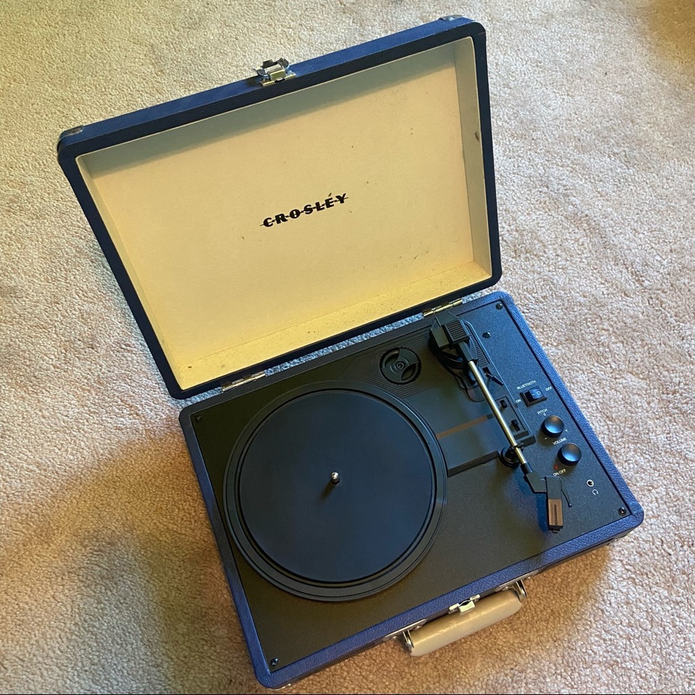 CROSLEY TURNTABLE / RECORD PLAYER